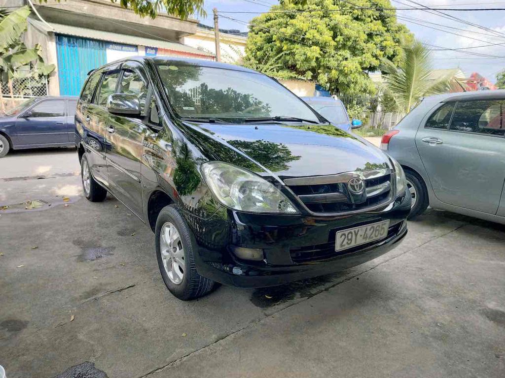 Toyota Innova - ảnh 1
