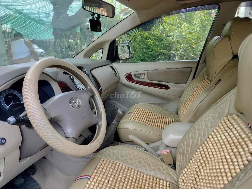Toyota Innova - ảnh 3