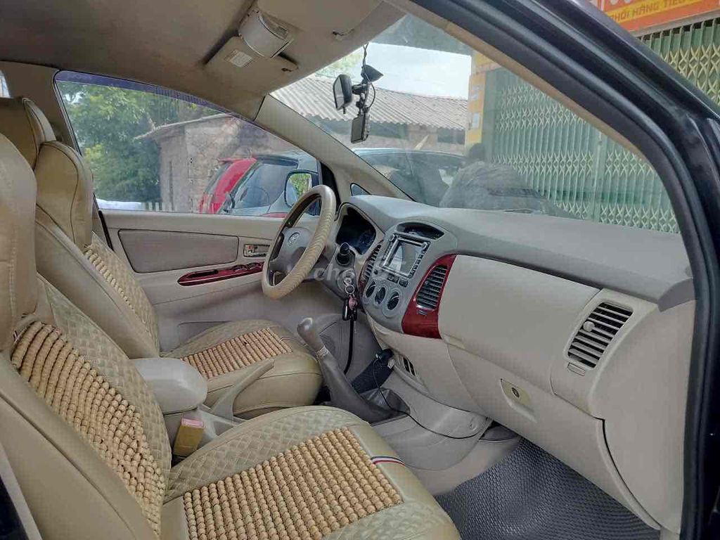 Toyota Innova - ảnh 5