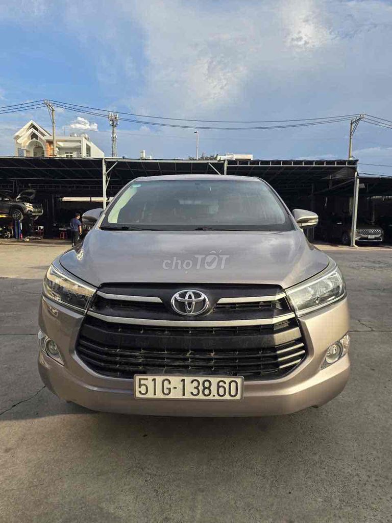 Toyota Innova - ảnh 1