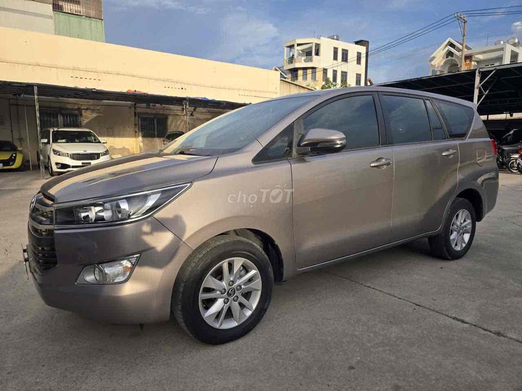 Toyota Innova - ảnh 4
