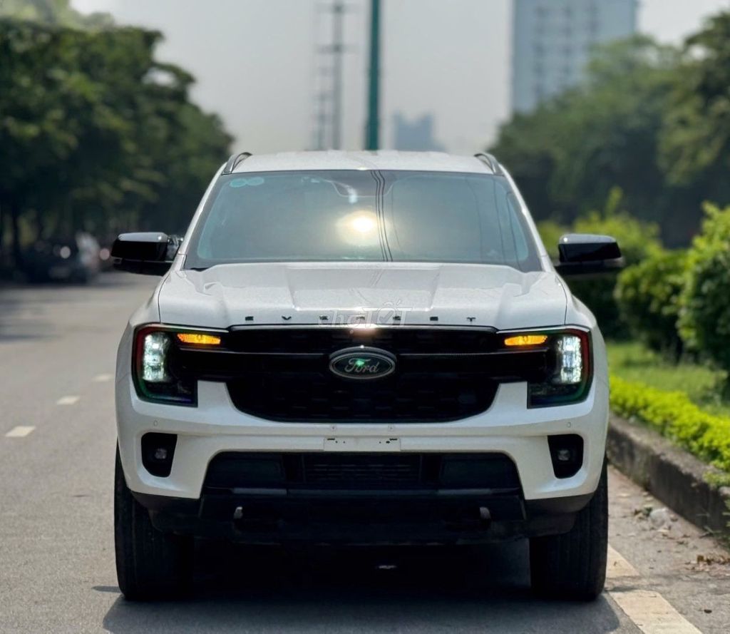Ford Everest 2023 - ảnh 1