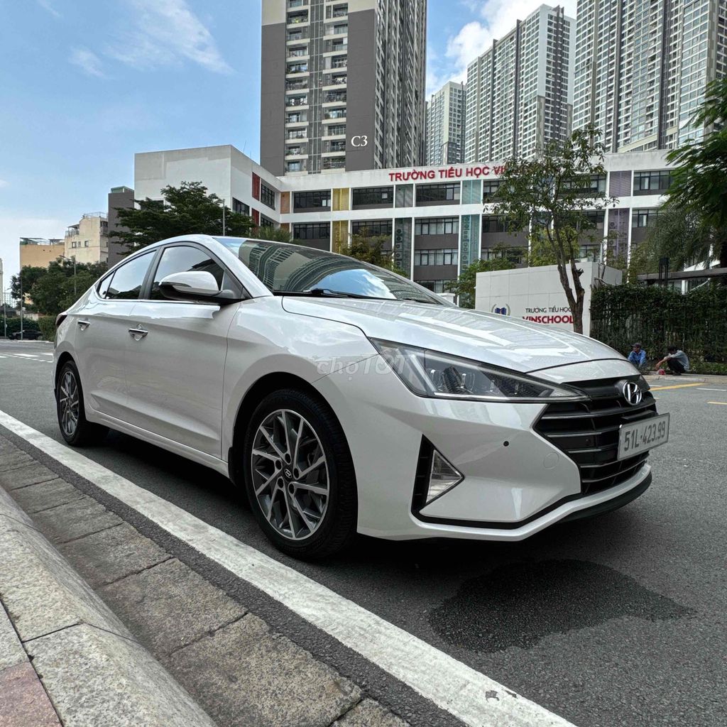 Hyundai Elantra - ảnh 1