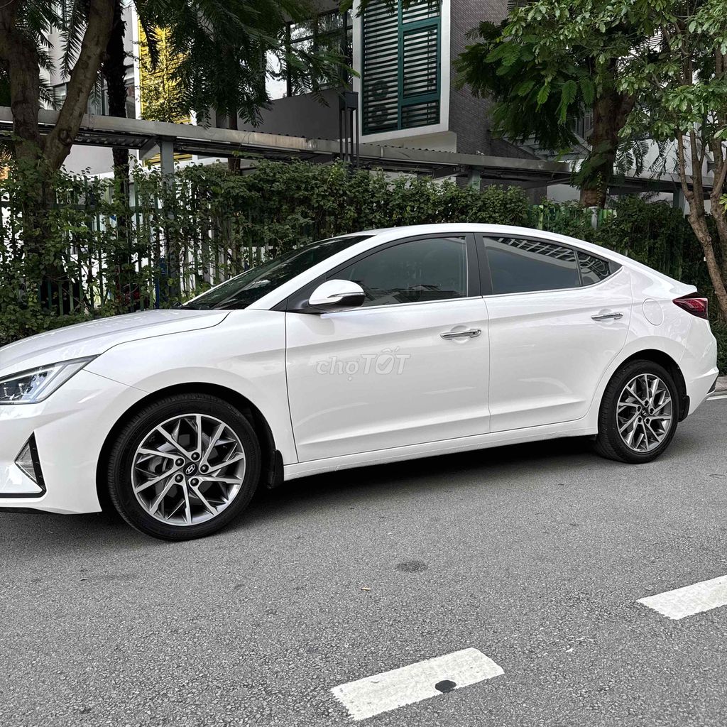 Hyundai Elantra - ảnh 2