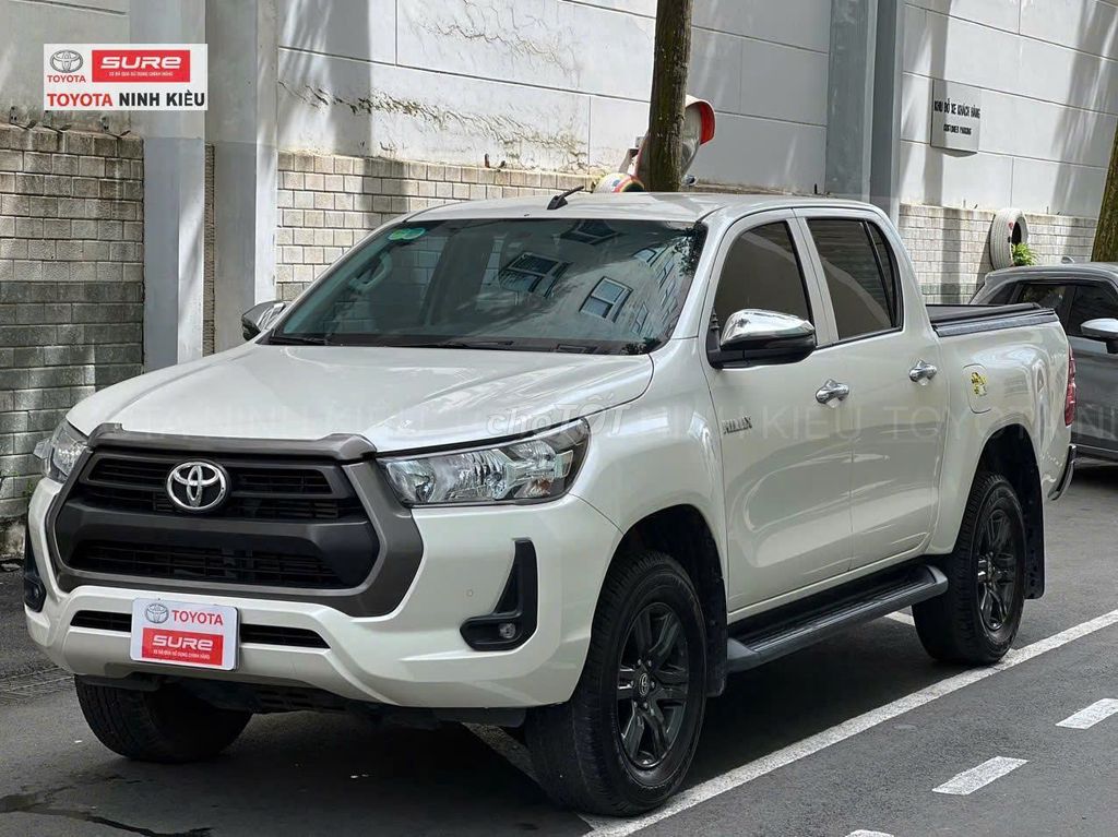 Toyota Hilux 2021 - ảnh 1