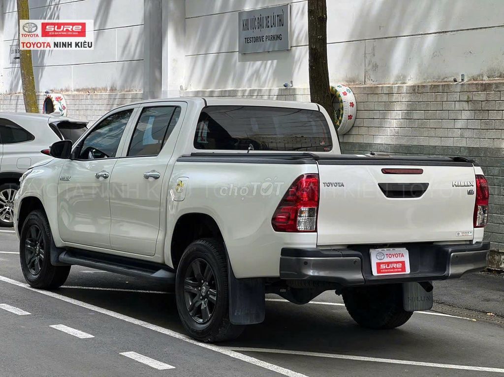 Toyota Hilux 2021 - ảnh 4