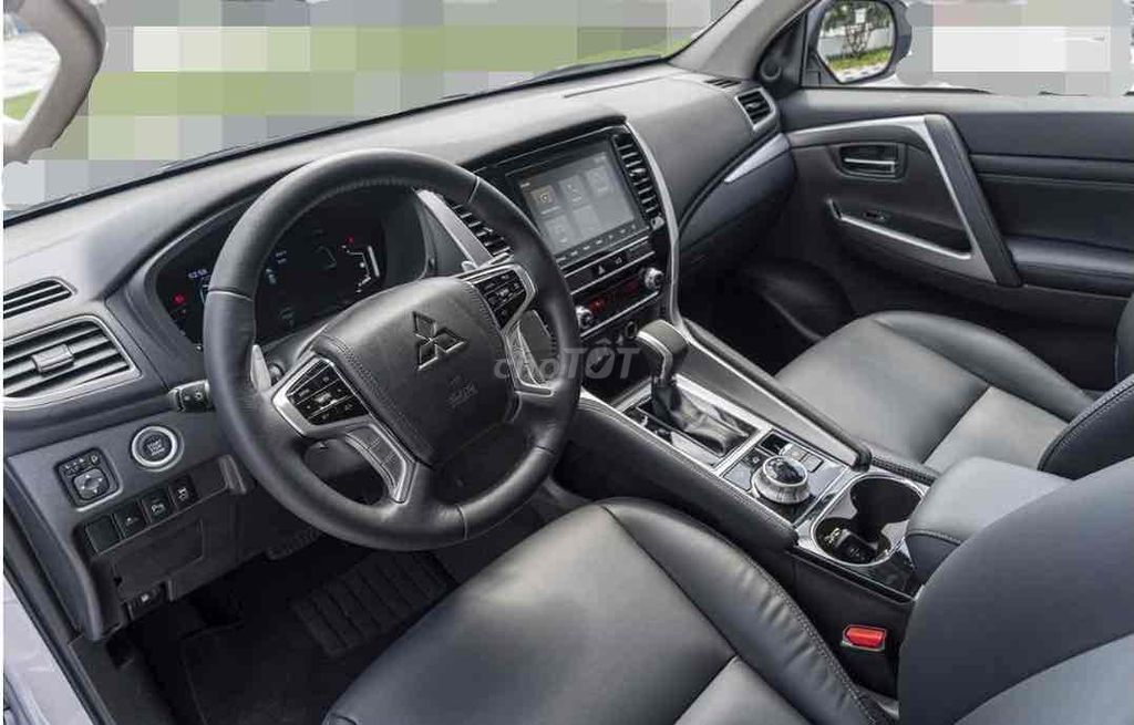 Mitsubishi Pajero Sport - ảnh 1