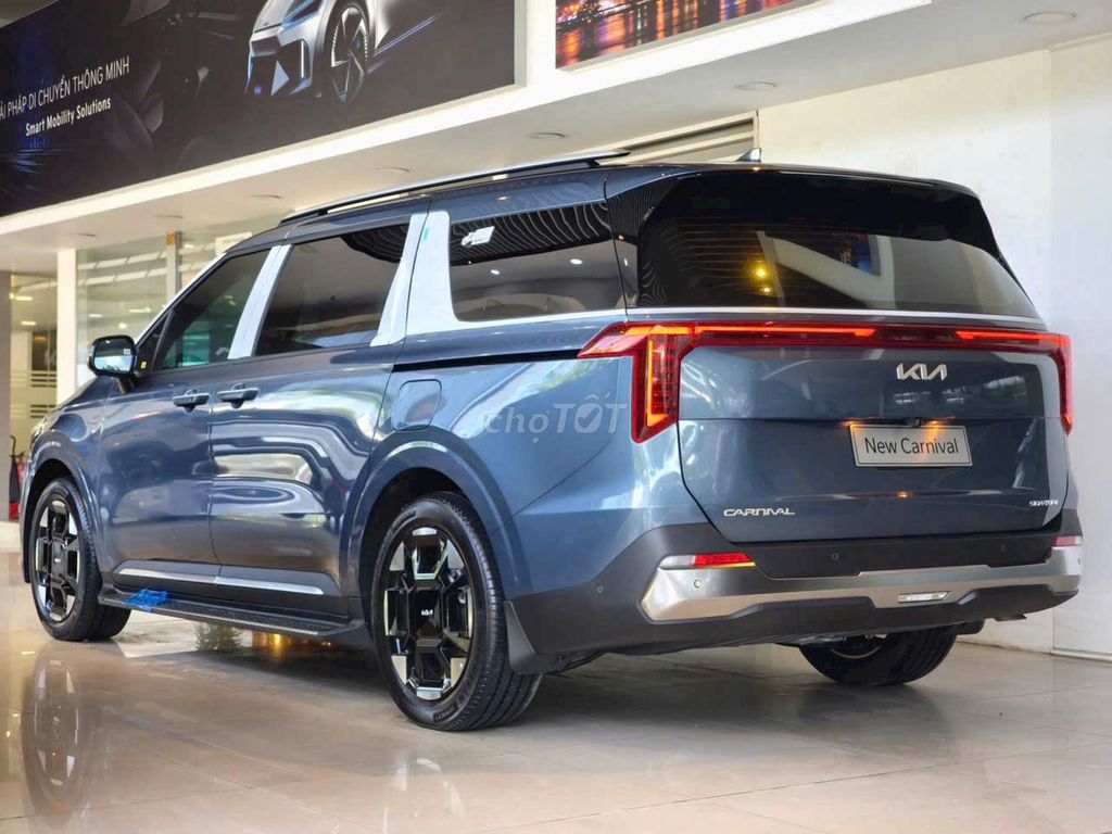 Kia Carnival - ảnh 2
