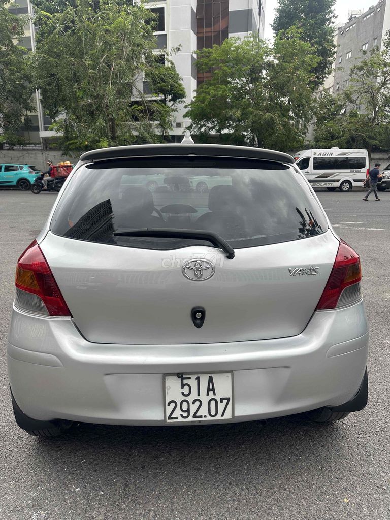 Toyota Yaris 2011 - ảnh 2