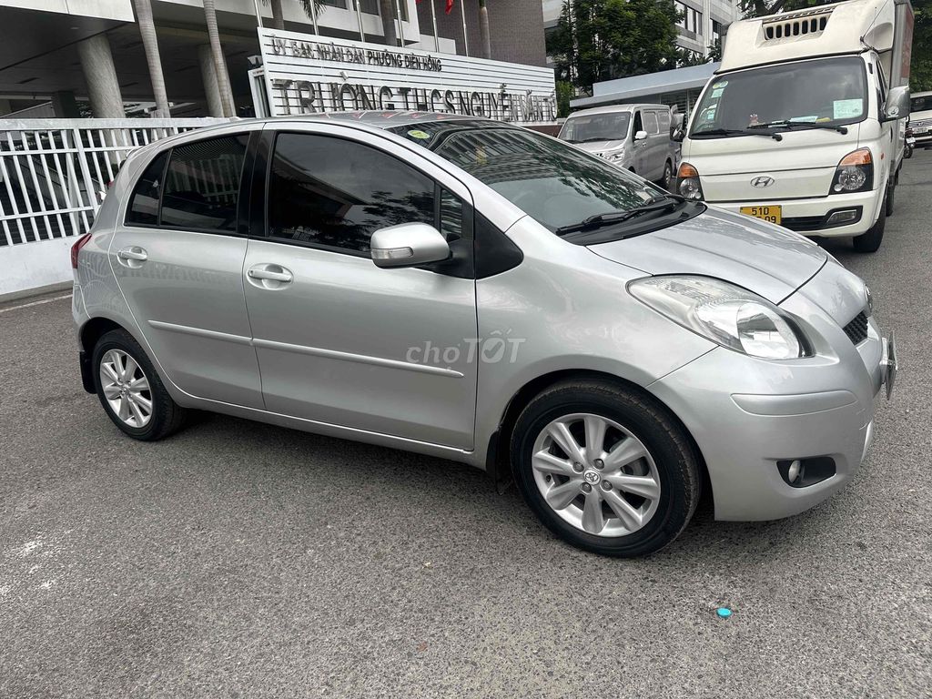 Toyota Yaris 2011 - ảnh 3
