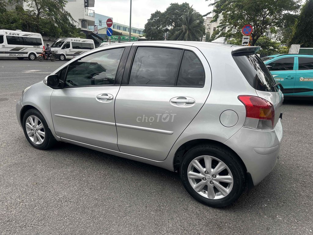 Toyota Yaris 2011 - ảnh 4