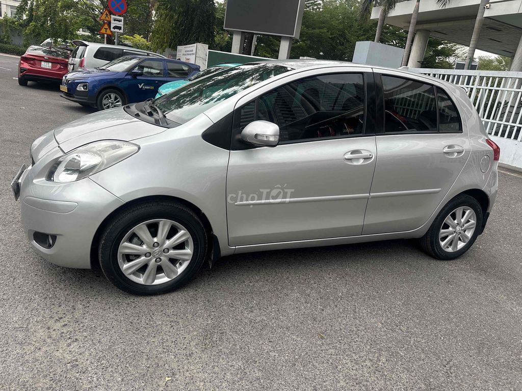 Toyota Yaris 2011 - ảnh 5