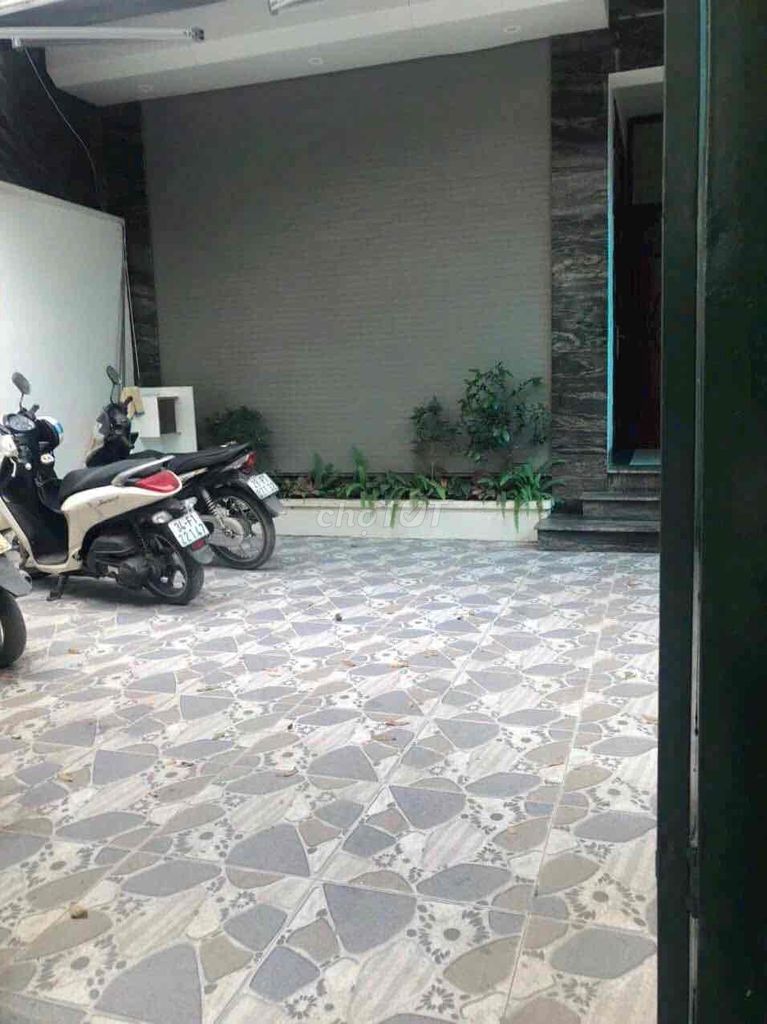 Nhà riêng tại Tây Hồ, Hà Nội - ảnh 2
