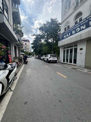 Nhà riêng tại Long Biên, Hà Nội - ảnh 1