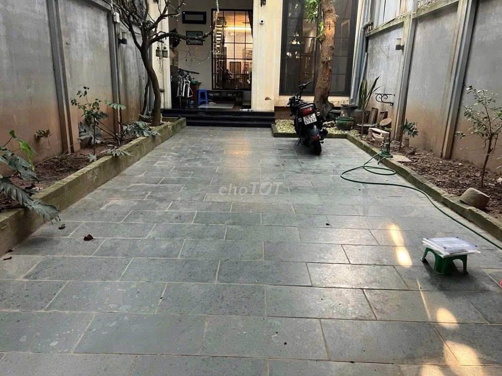 Nhà riêng tại Tây Hồ, Hà Nội - ảnh 1