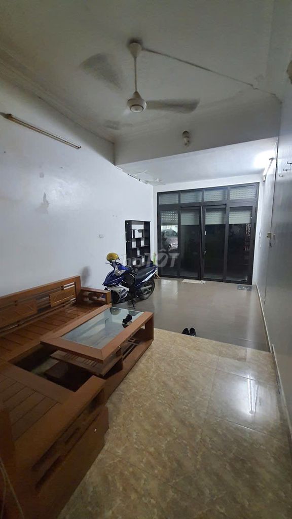 Nhà riêng tại Tây Hồ, Hà Nội - ảnh 1