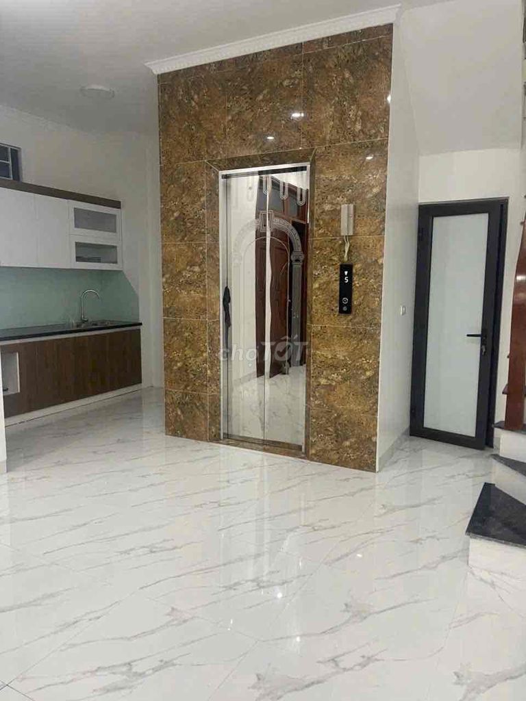 Nhà riêng tại Tây Hồ, Hà Nội - ảnh 1